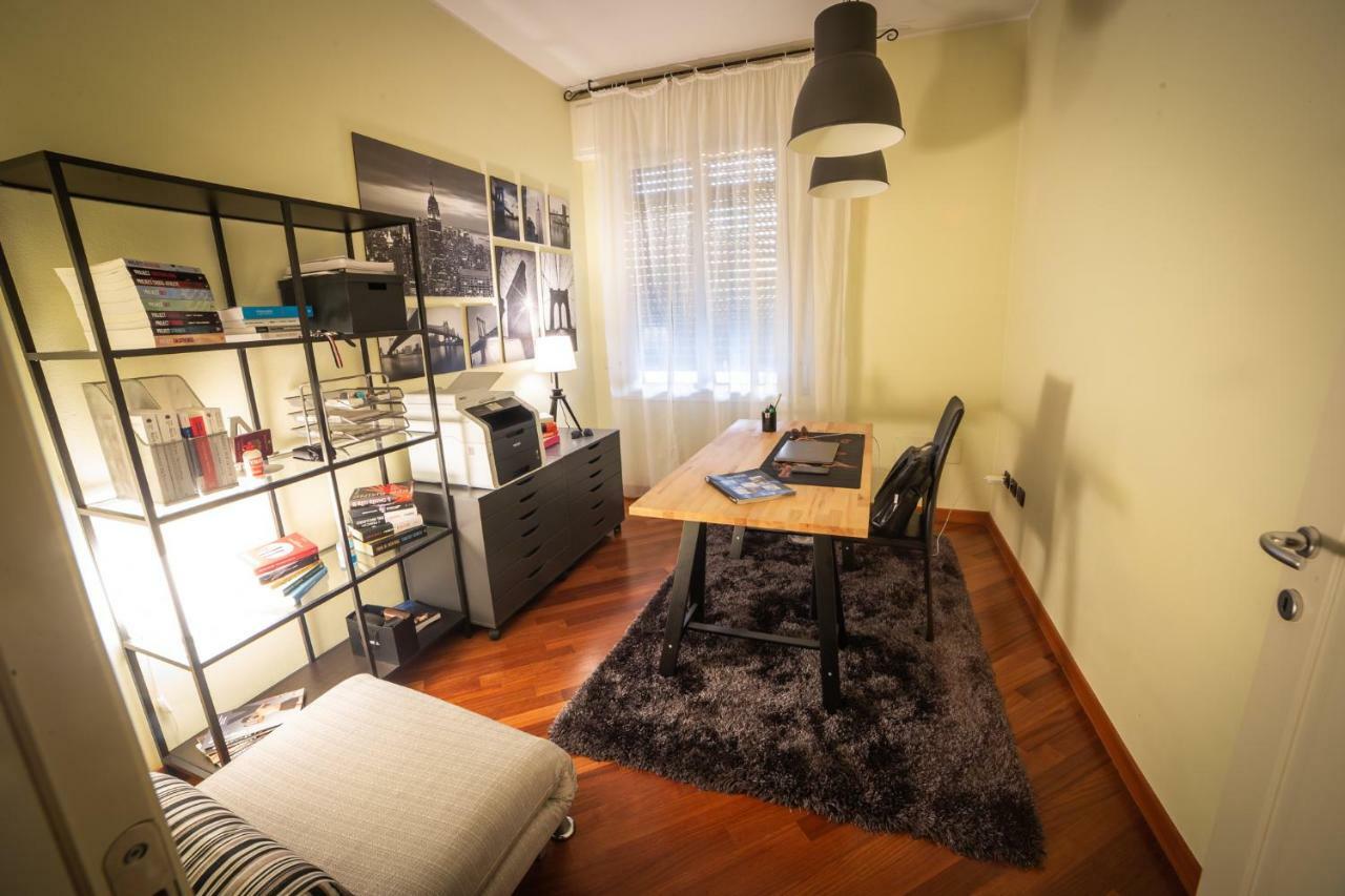 Cinematic Modern Flat, 100 Mt Da Ospedale Apartment Ravenna Luaran gambar