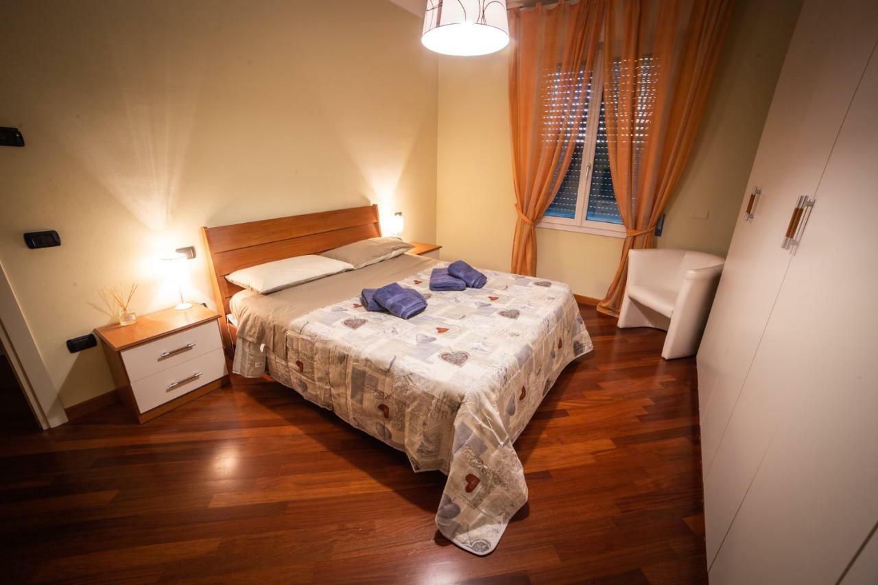 Cinematic Modern Flat, 100 Mt Da Ospedale Apartment Ravenna Luaran gambar